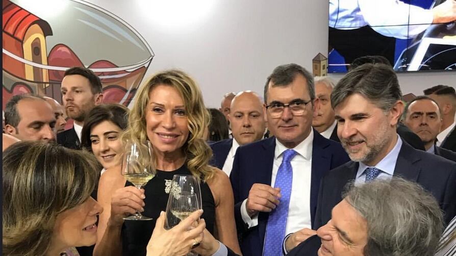 La fiera trasformata in succursale alcolica del Transatlantico