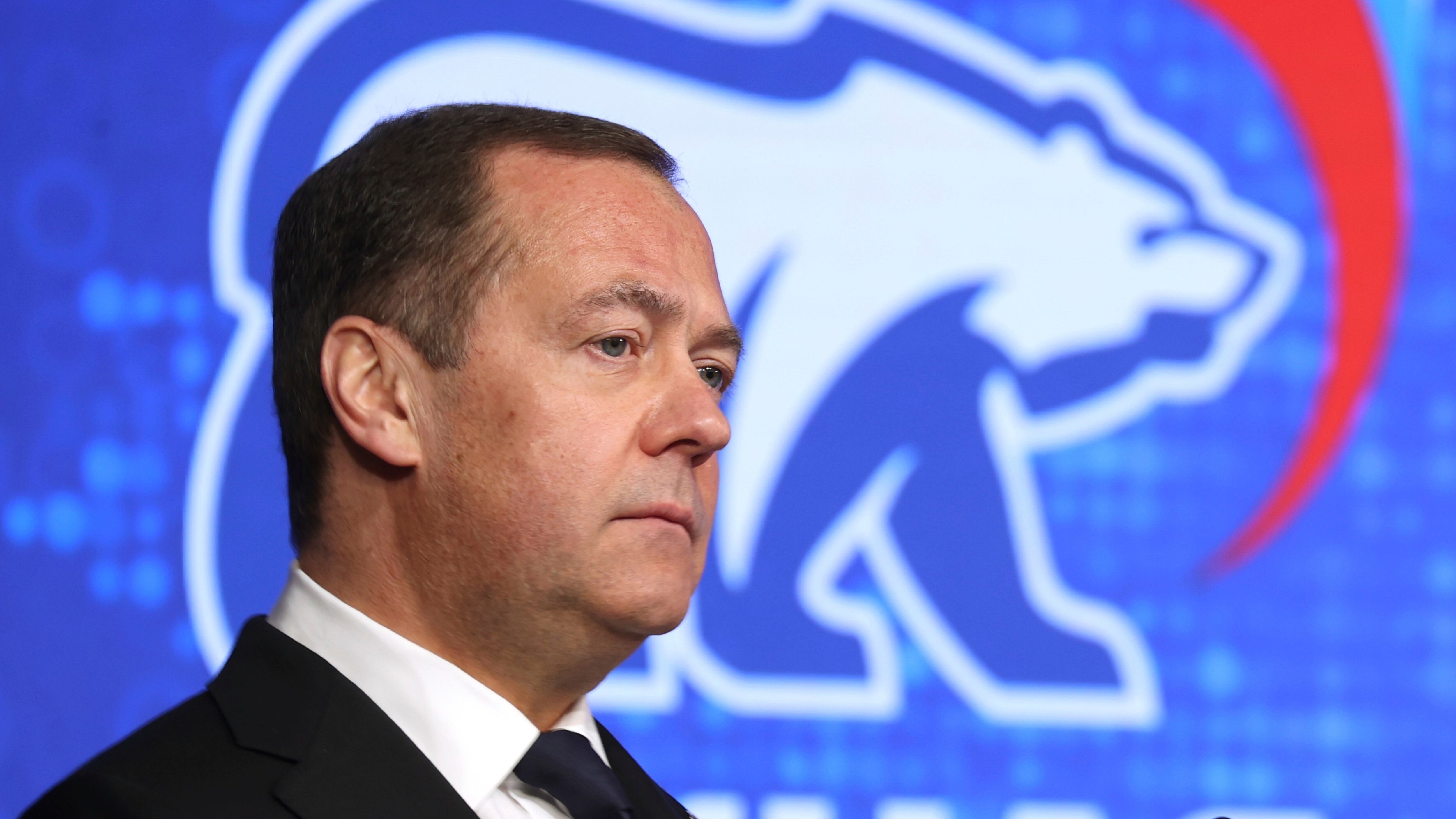 Medvedev contro le truppe inglesi in Ucraina: "È una dichiarazione di guerra"