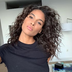 Cindy Bruna pizzicata tra le braccia di Verratti: gli scatti della modella francese 1