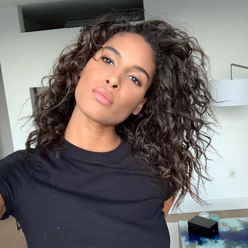 Cindy Bruna pizzicata tra le braccia di Verratti: gli scatti della modella francese 1