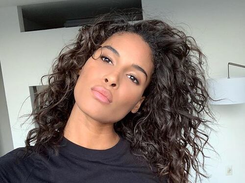 Cindy Bruna pizzicata tra le braccia di Verratti: gli scatti della modella francese