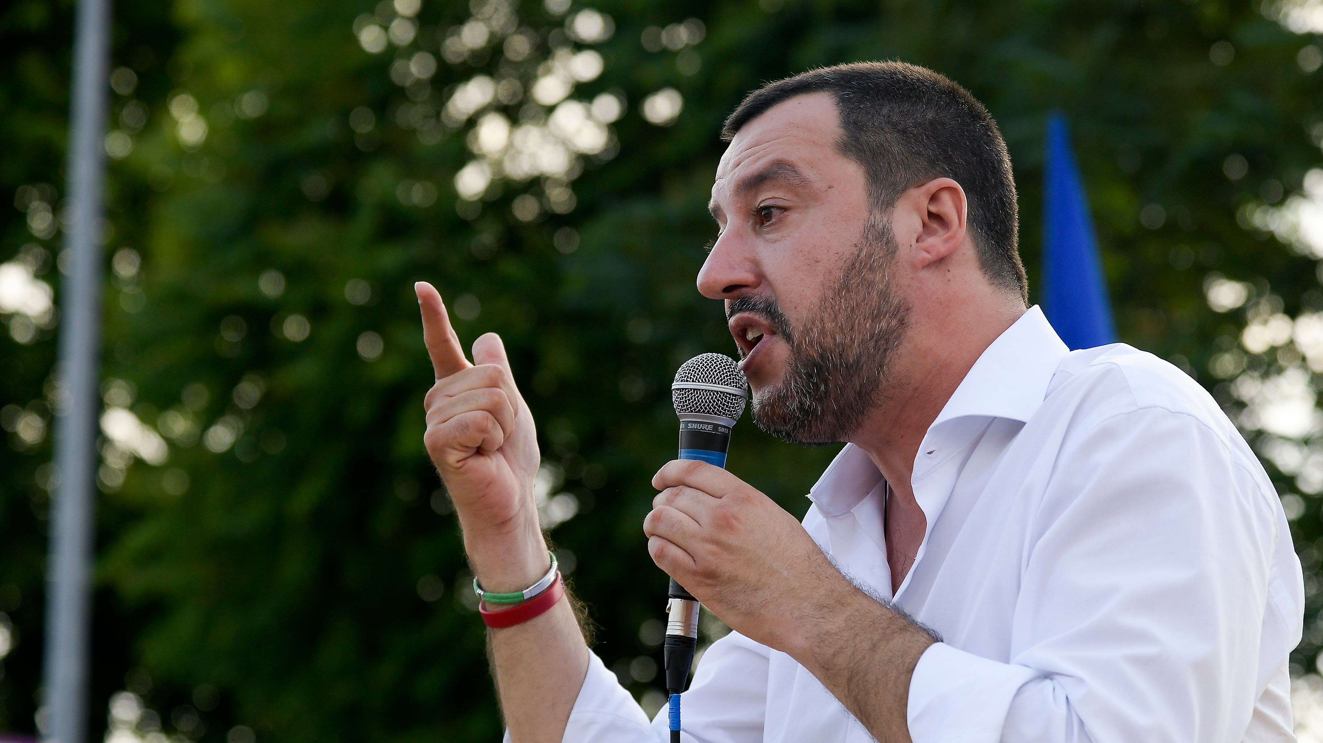 Salvini: "Raddoppio la scorta a Saviano Se lo toccano, poi è colpa mia"