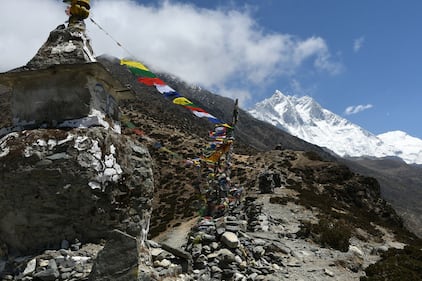 L'affollata strada che porta alla cima dell'Everest 15