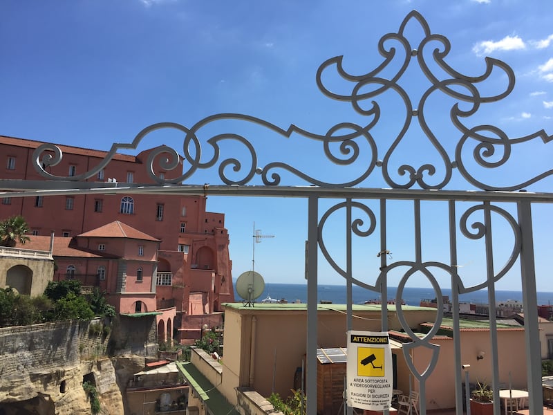 Napoli, il Pallonetto di Santa Lucia 10