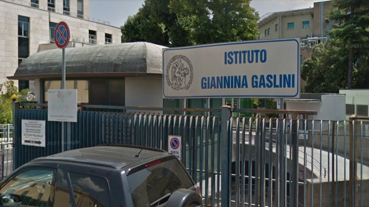 Il papà del bimbo caduto a scuola a Genova: "Mio figlio è stato abbandonato"