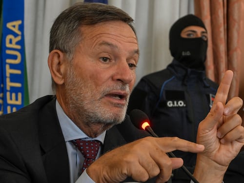 “Bloccate le telefonate dei criminali in carcere”