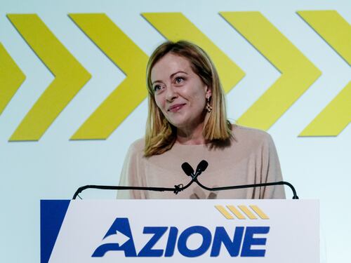 "Schlein vuole una Ue hippie senza difesa". Meloni smonta la sinistra