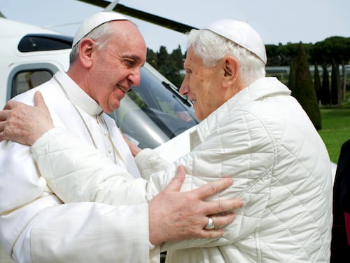 Papa Francesco e il legame con Ratzinger. "Lo hanno strumentalizzato contro di me"