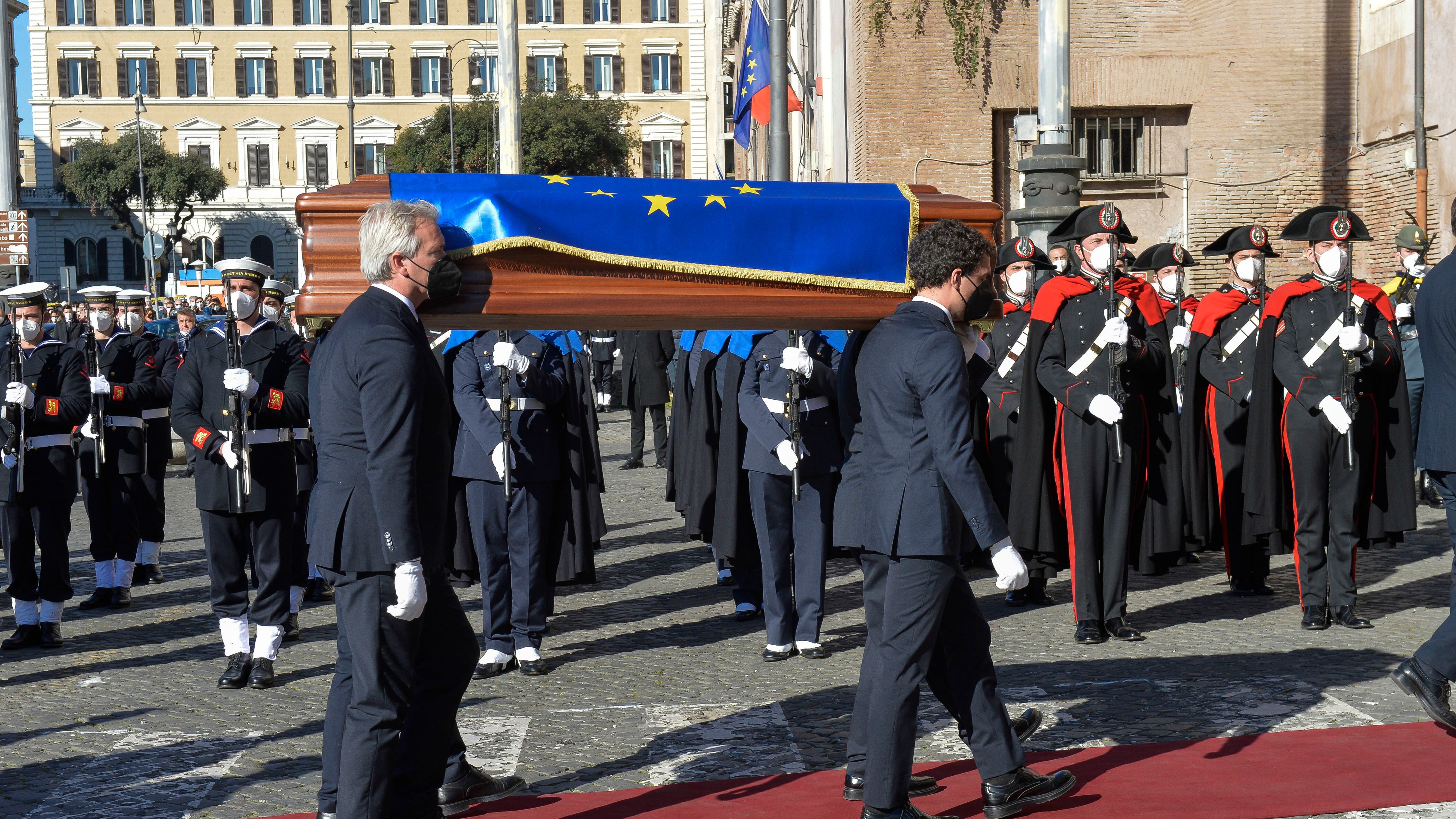 "Ci lasci una caparbia lezione di ottimismo". L'ultimo addio a David Sassoli