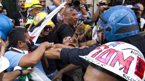 La protesta dell'Alcoa si sposta a Roma 13