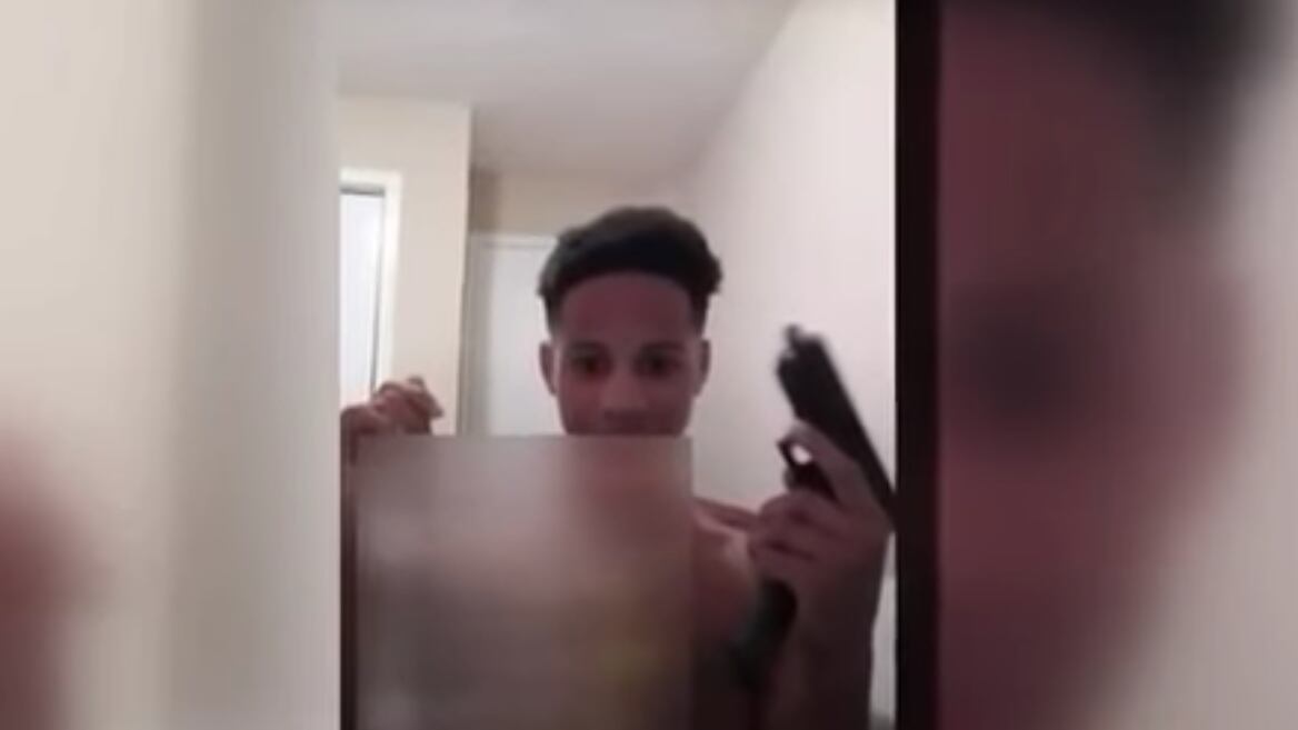 Stroncato da un colpo di pistola mentre è in diretta su Instagram