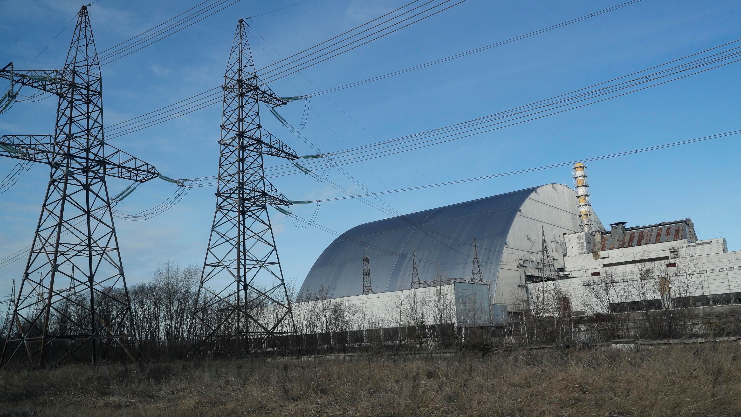 Allarme a Chernobyl dopo l'attacco di un drone: "Lo scudo non blocca più le radiazioni"