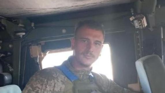 Ucraina, la Russia annuncia la morte di Yuri Previtali, foreign fighters italiano. Lui smentisce: “Sono vivo”