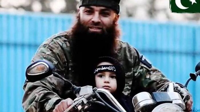 Sgridata dalla maestra minaccia: "Mio padre dell'Isis, fa saltare la scuola"