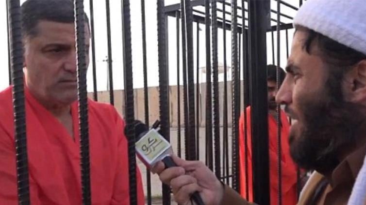 Alla gogna in gabbia i nemici dell'Isis