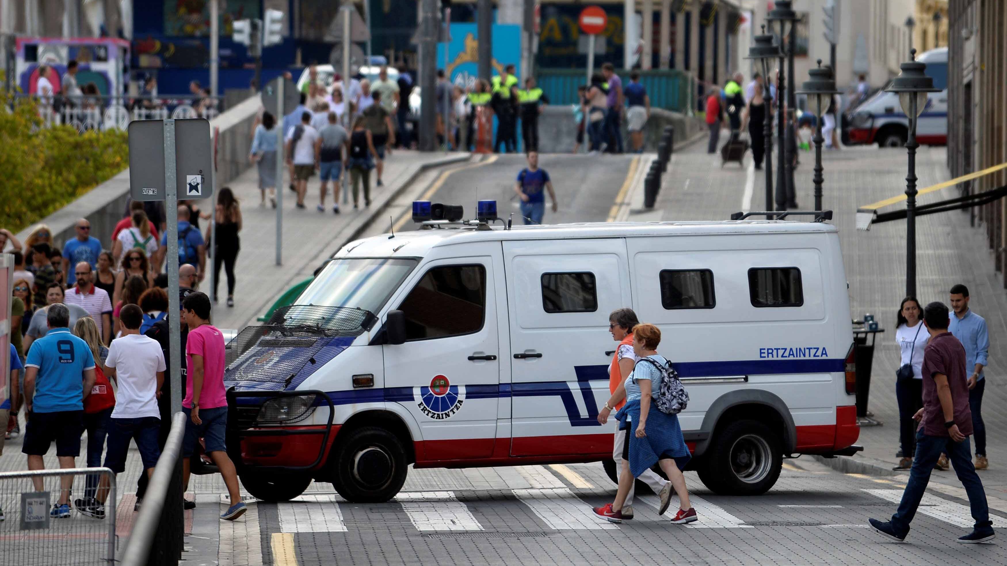 Barcellona, ricercate tre auto Ed è caccia all'ultimo terrorista