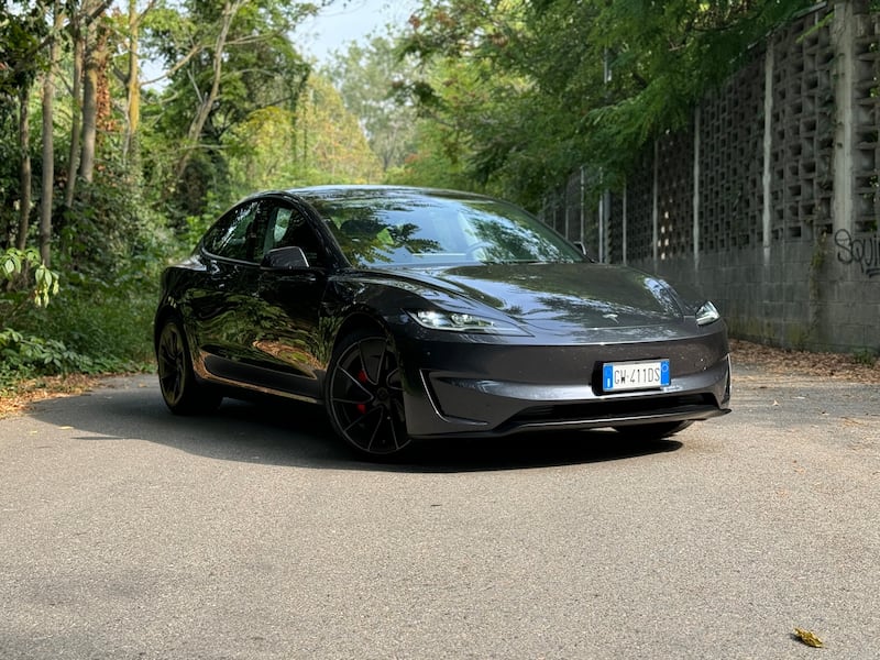 Tesla Model 3 Performance 2024: guarda la gallery della super berlina elettrica 18