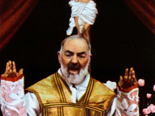 Chattare con Padre Pio e San Francesco, la follia dell'intelligenza artificiale