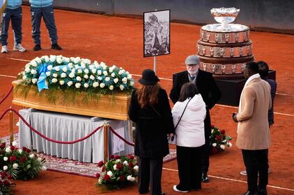 L'omaggio sulla terra rossa per il re del tennis italiano 8