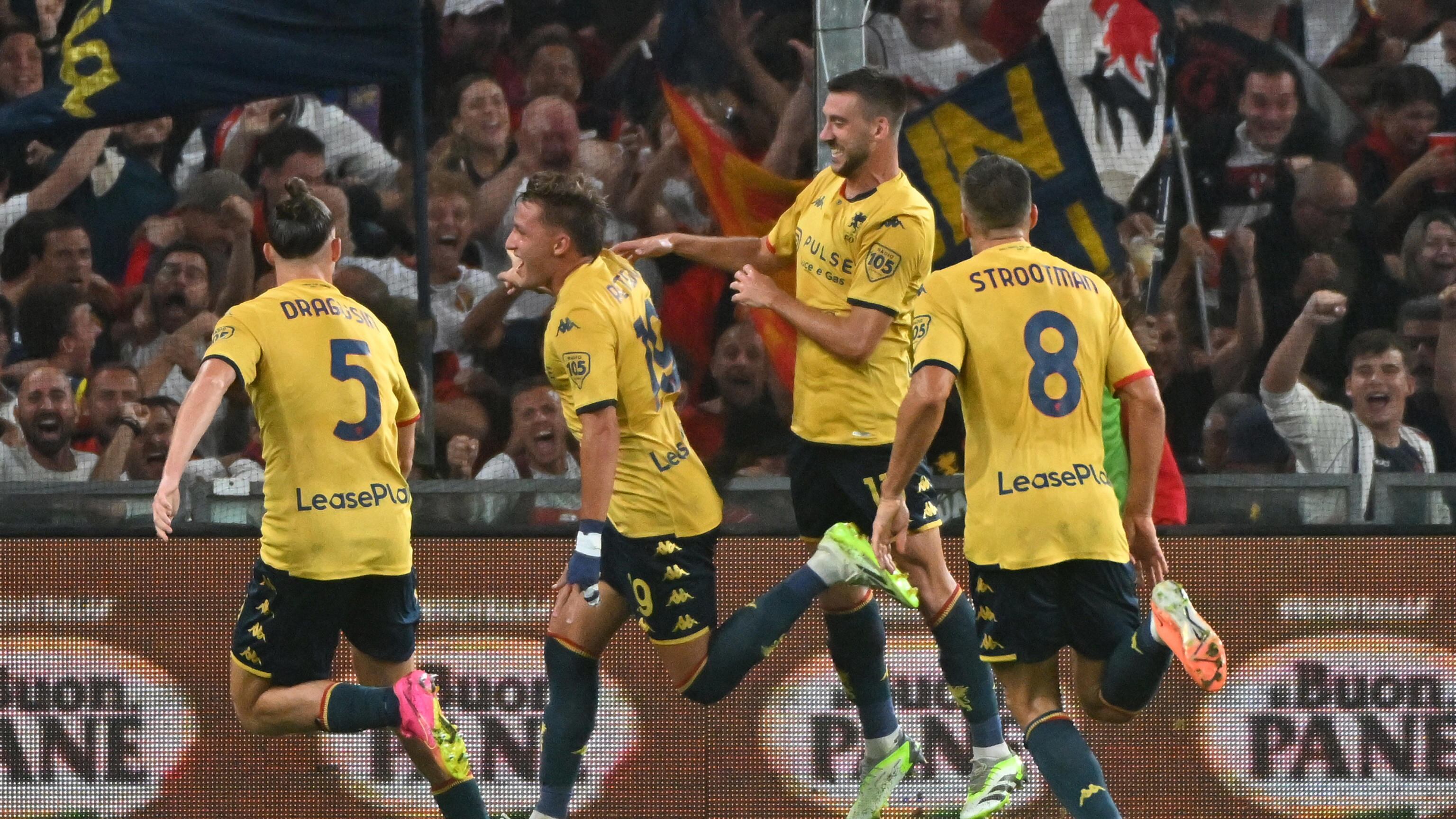 Pazzo Napoli: sotto 2-0 col Genoa pareggia con Raspadori e Politano