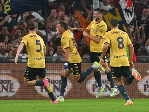 Pazzo Napoli: sotto 2-0 col Genoa pareggia con Raspadori e Politano