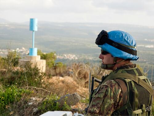 Tank israeliano spara contro le postazioni Unifil: due feriti. Nel mirino anche le basi italiane