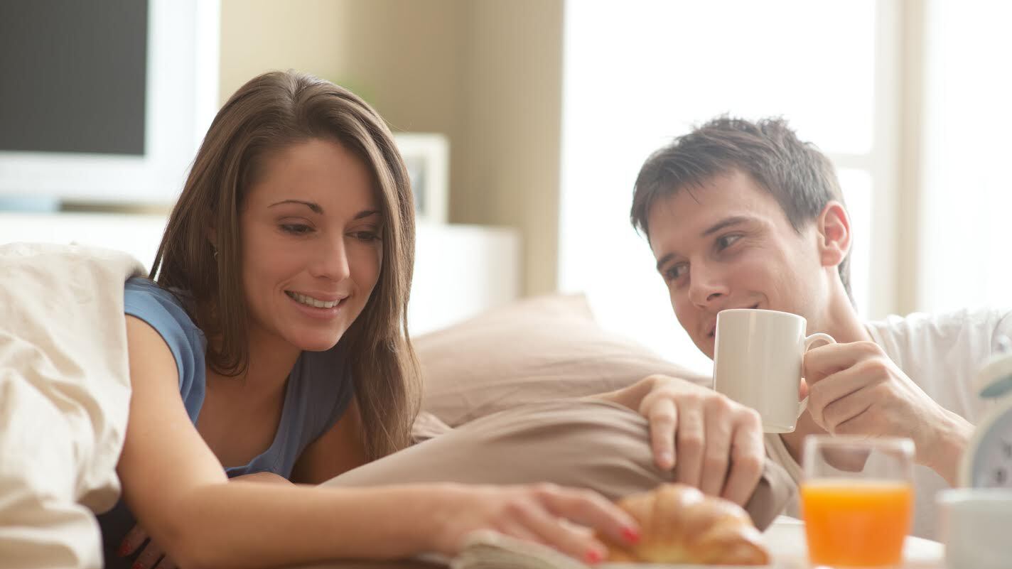 Il gesto più amato dalle donne per San Valentino? La colazione a letto
