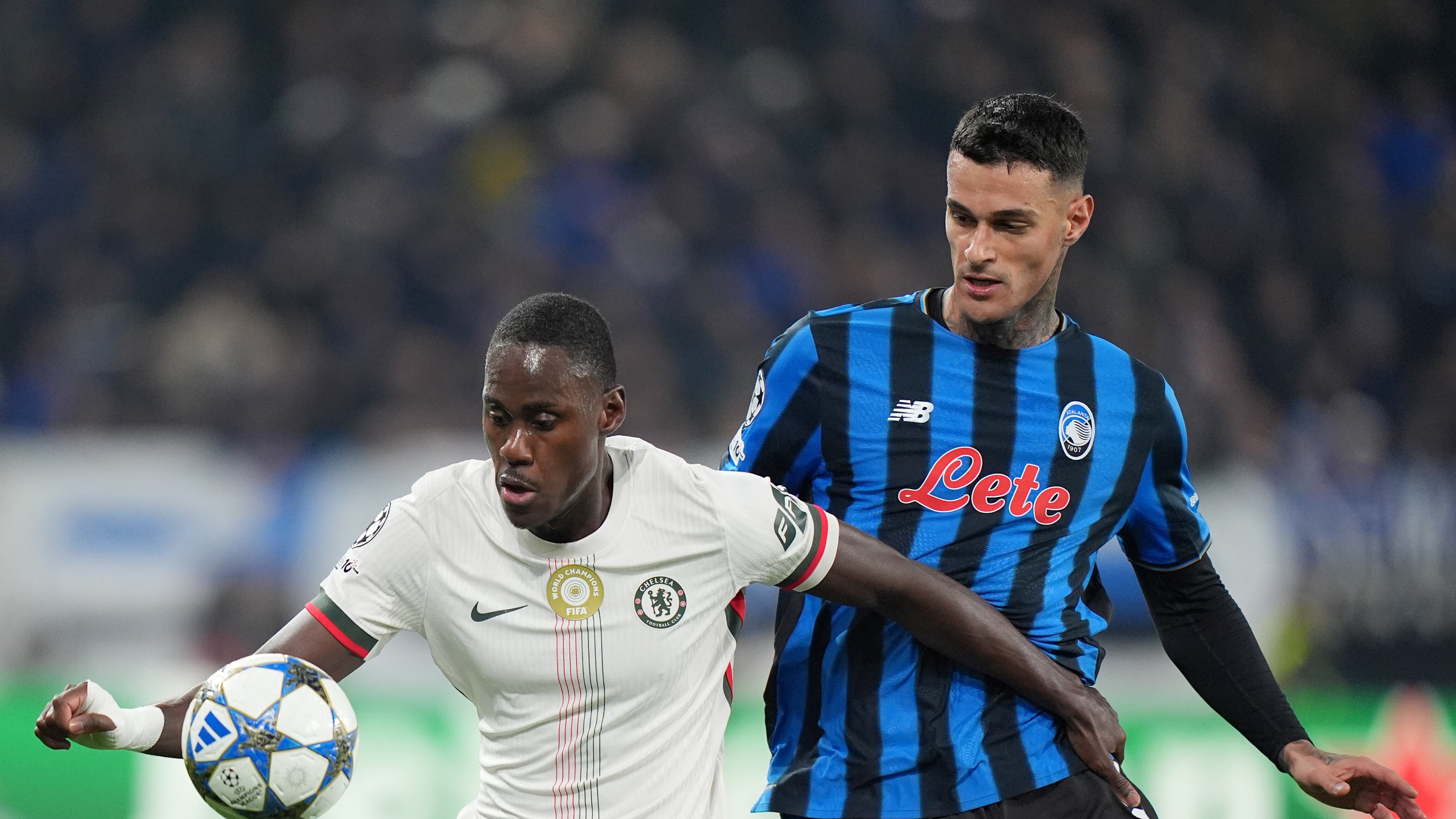 L’Atalanta torna grande in Champions: Scamacca e De Ketelaere stendono 2-1 il Chelsea
