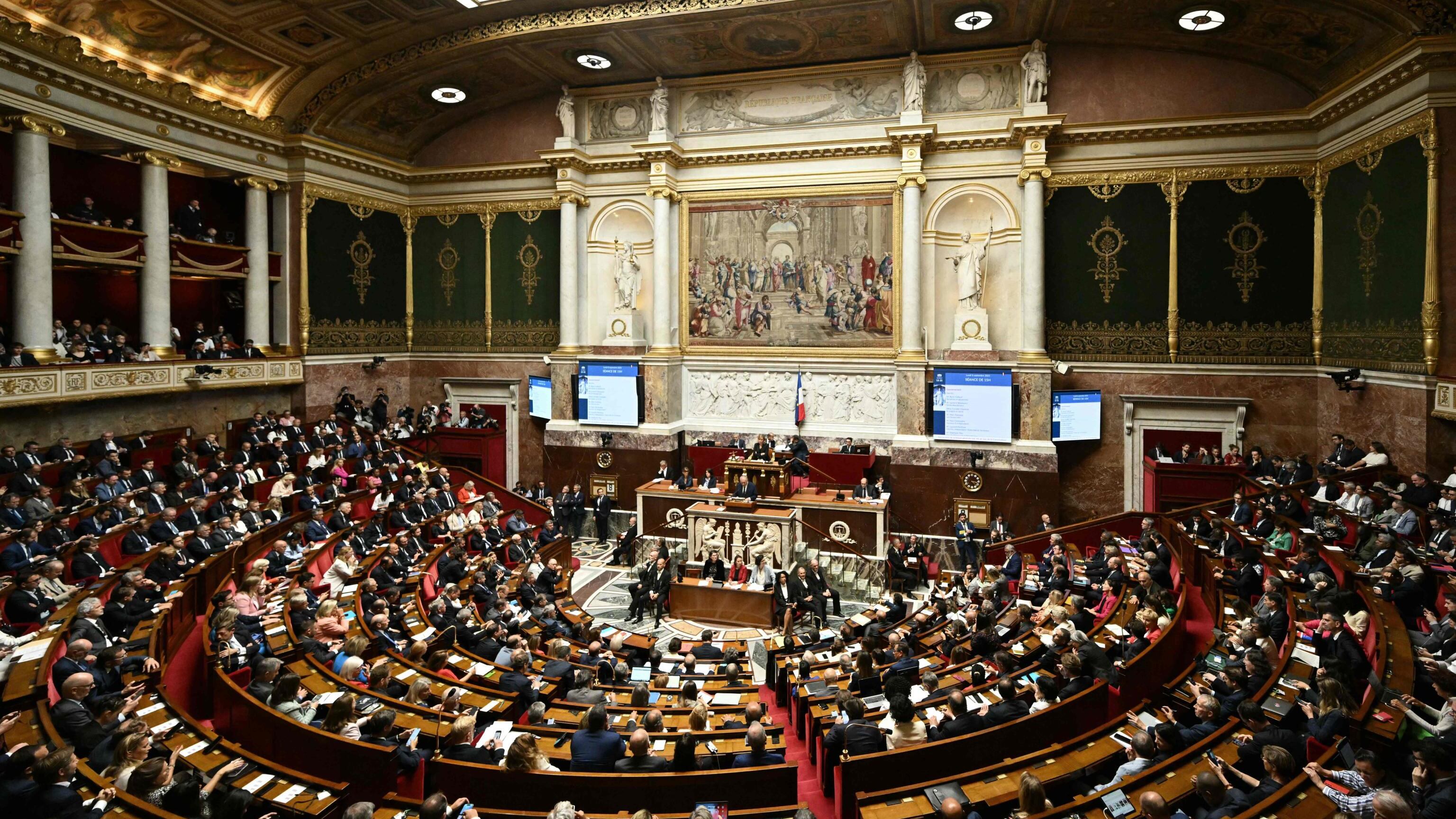Il trucco dell'Eliseo. Un nuovo premier che traghetti Parigi verso il proporzionale