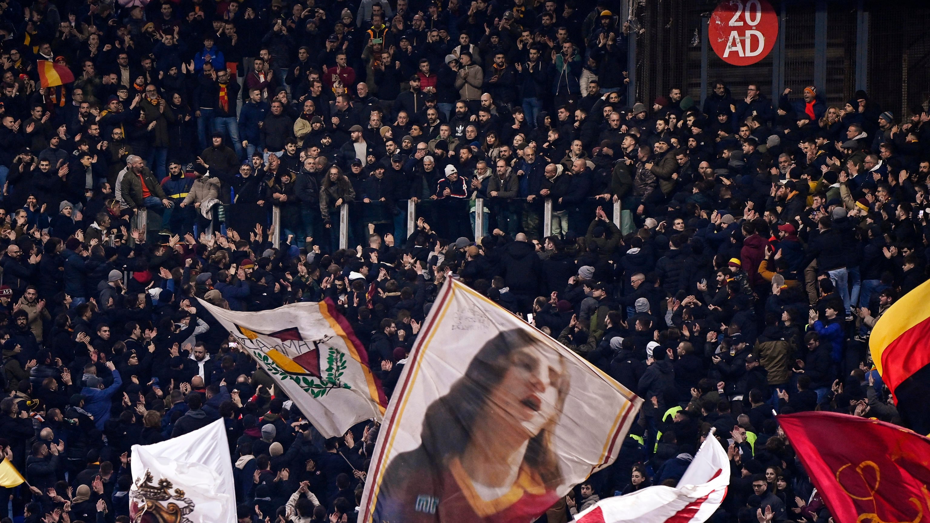Striscione Roma rubato e bruciato, ora che succede