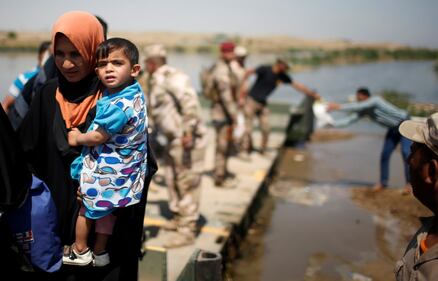 A sud di Mosul per gli iracheni la vita continua 8