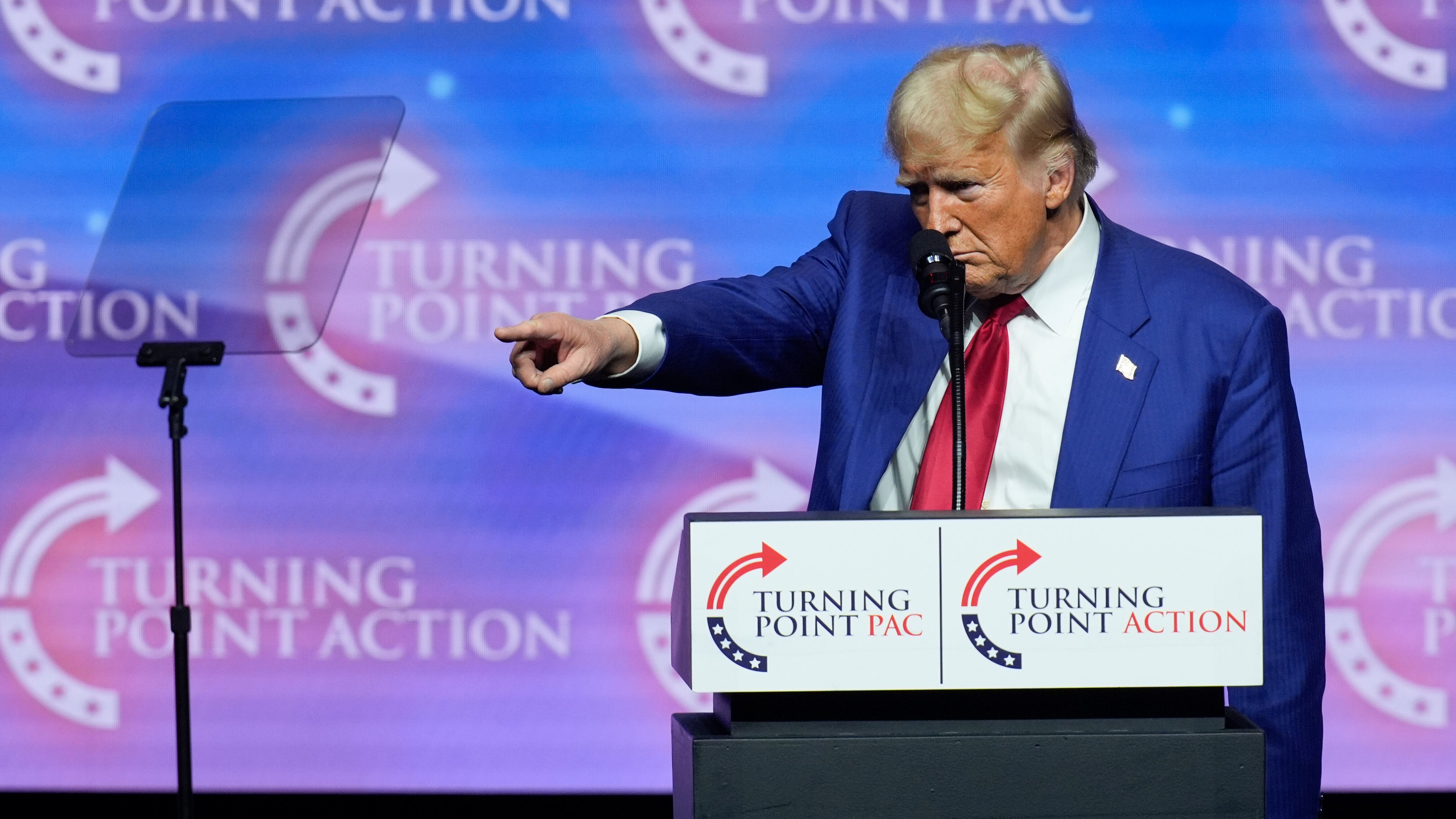 Migranti, Trump: "Siamo come un bidone della spazzatura per il resto del mondo"
