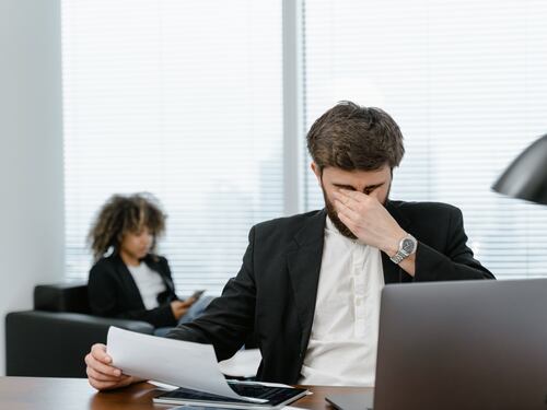 Crescono gli anti-lavoro ma si "fatica" la metà