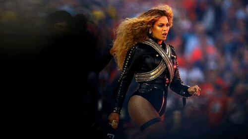 Beyoncé, dama sexy ai Grammy 2017 31