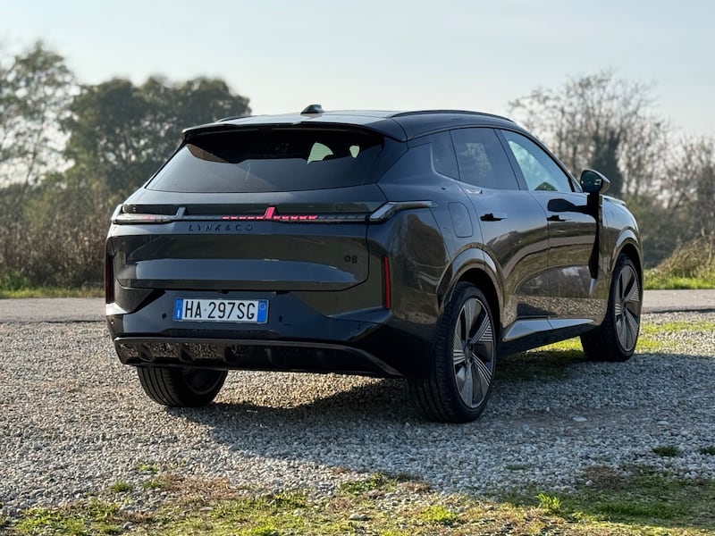 Lynk & Co 08: la gallery del nuovo suv ibrido plug-in 9