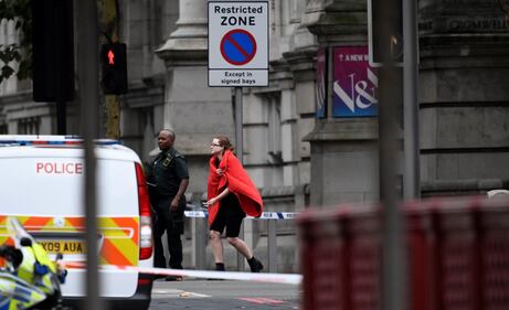 Londra, un'auto sulla folla davanti al museo di storia naturale 24