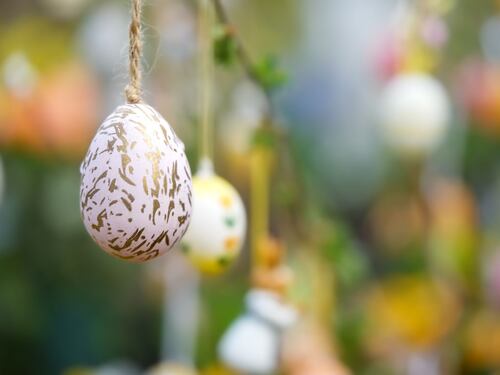 Pasqua e Pasquetta, ecco come vengono pagate queste due festività in busta paga