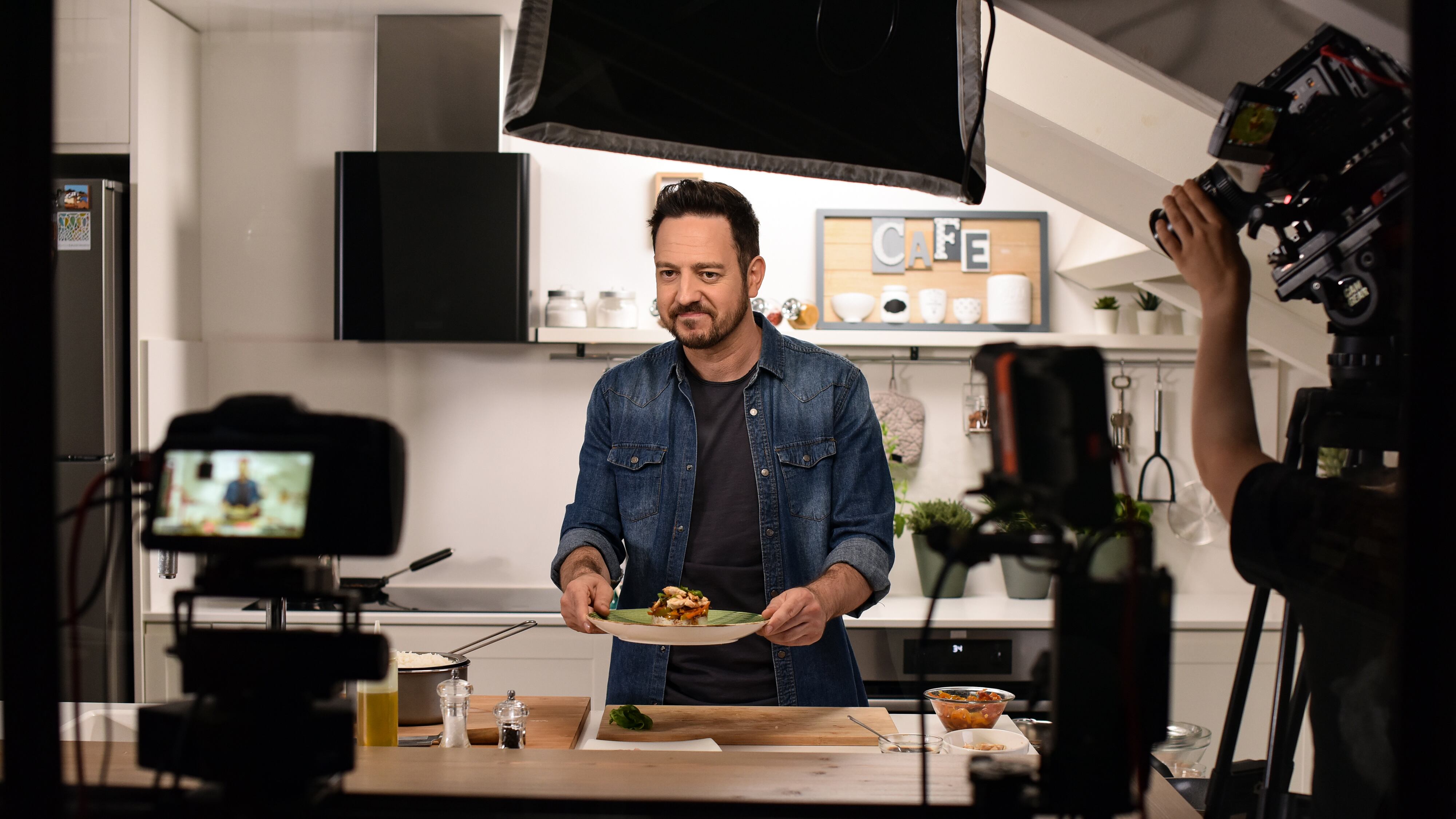 "A casa cucina papà", il nuovo programma culinario di Vittorio Vaccaro