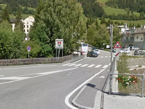 Il padre 90enne e la vicina di casa: chi sono le vittime della sparatoria a San Candido