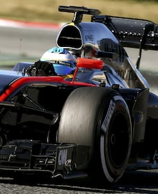 Montmelò, botto Alonso: incidente con la sua McLaren 2