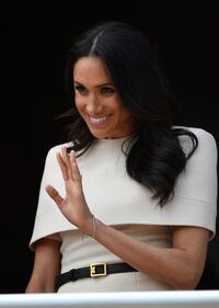 Meghan Markle raggiante con la Regina 10