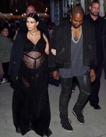 Kim Kardashian, shooting nuda nel deserto 15
