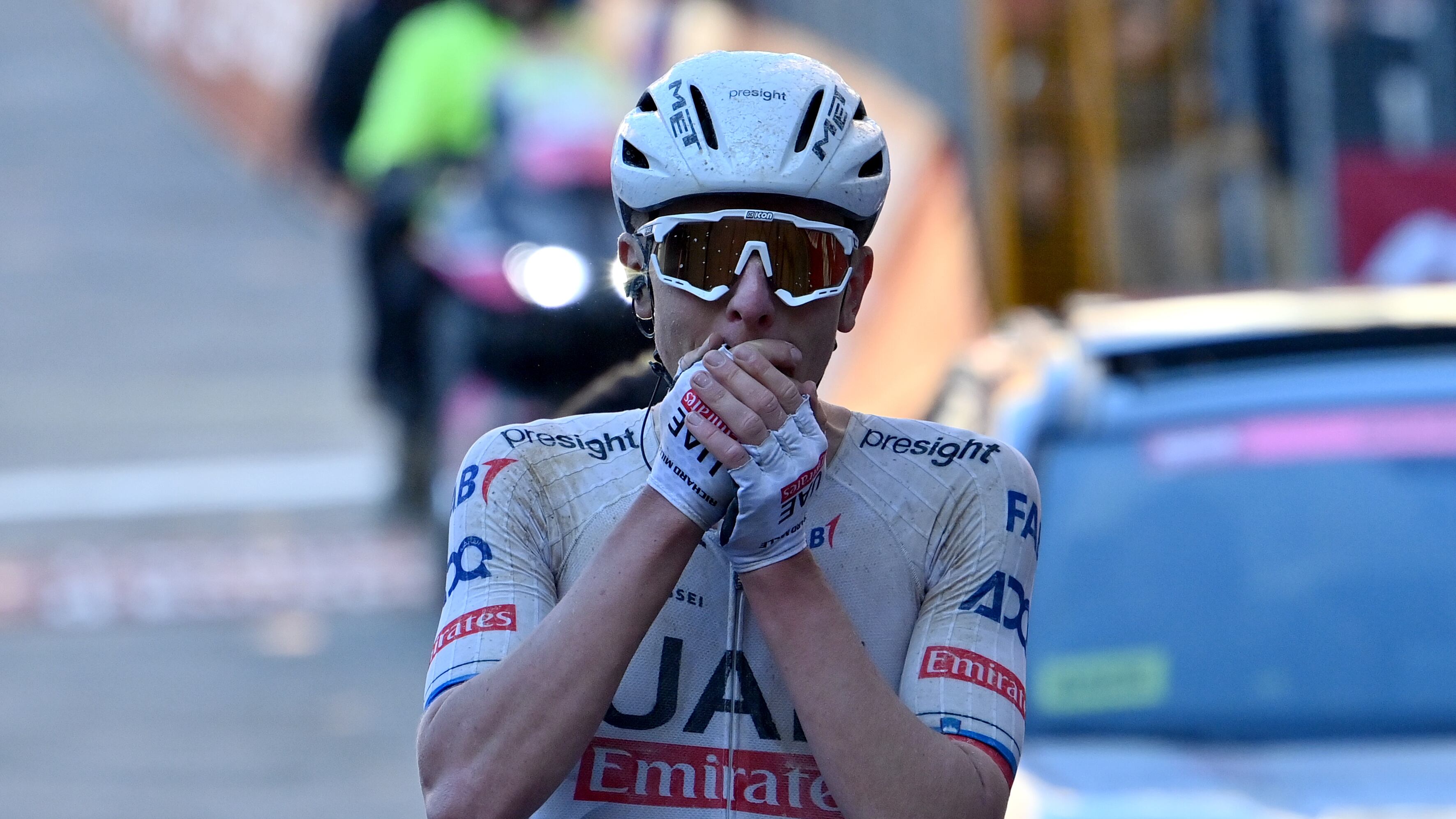 Strade Bianche, Pogacar trionfa in solitaria dopo una fuga di 81 km