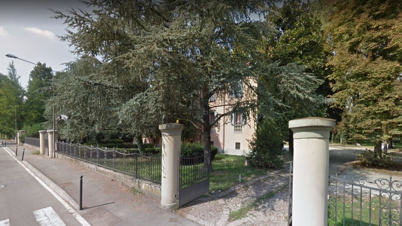 Sequestrato, legato e pestato: furia dei banditi su un 85enne