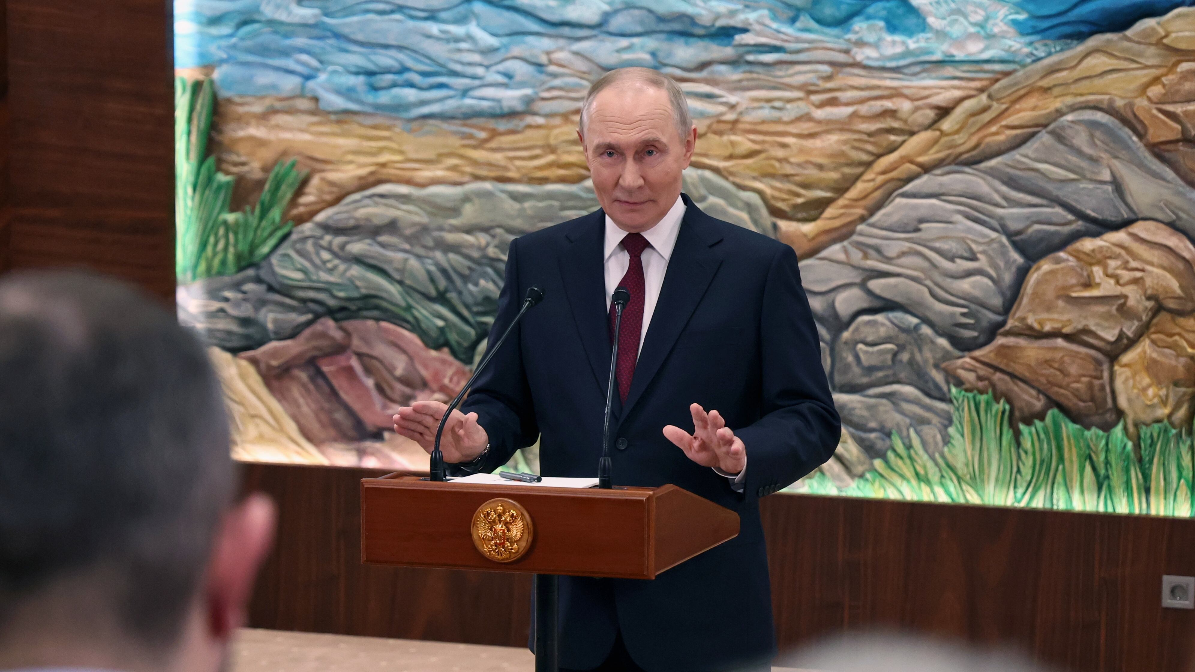 Il ricatto di Putin: "Sì al piano Usa. Ma gli ucraini lascino il Donbass"