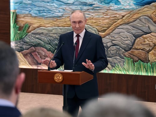 Il ricatto di Putin: "Sì al piano Usa. Ma gli ucraini lascino il Donbass"