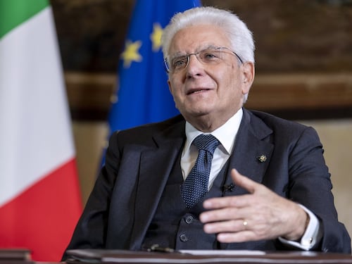 Virus, Mattarella firma il decreto: aiuti alle zone più colpite