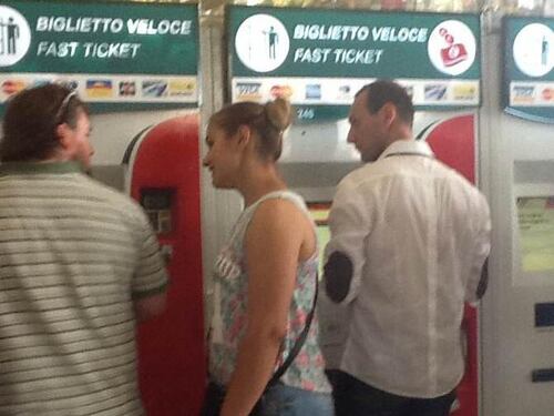 Roma, assalto rom al treno: i pendolari reagiscono