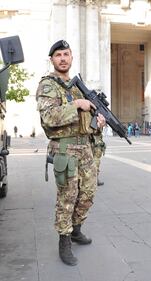 Immigrati e militari in Centrale 11