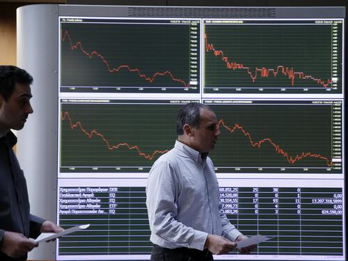 Grecia già sotto osservazione, S&P affila le armi: "Ora rischia il declassamento"